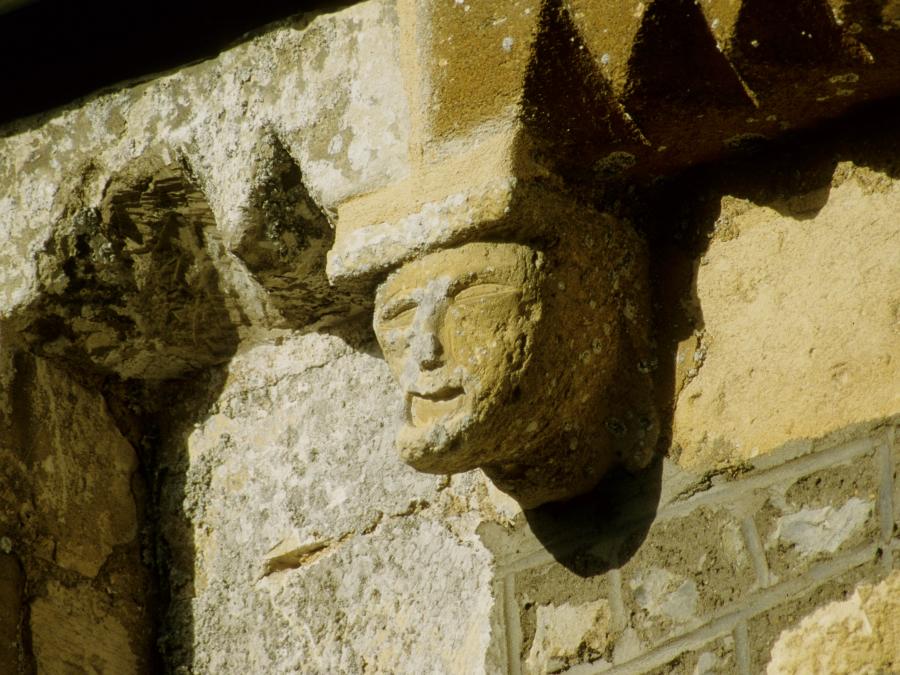 Modillons sur la façade sud